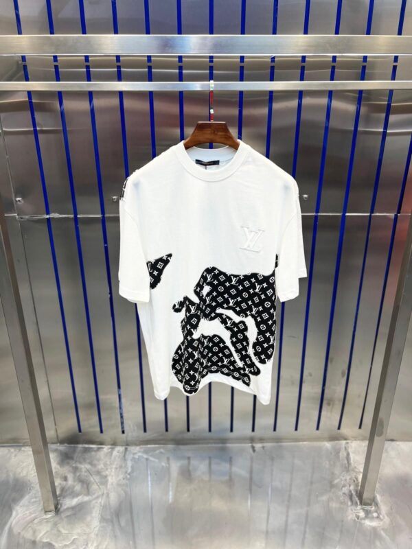 Camiseta Louis Vuitton oversize