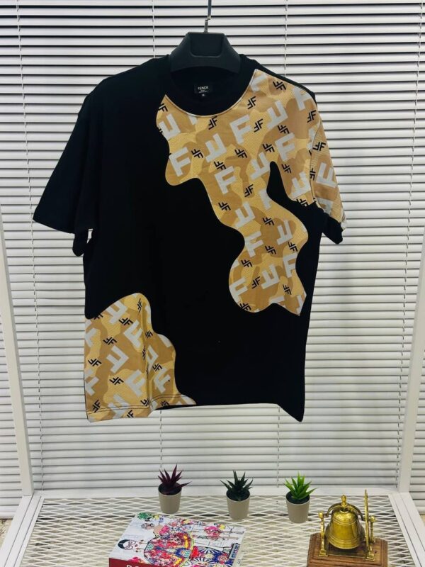 camiseta fendi oversize
