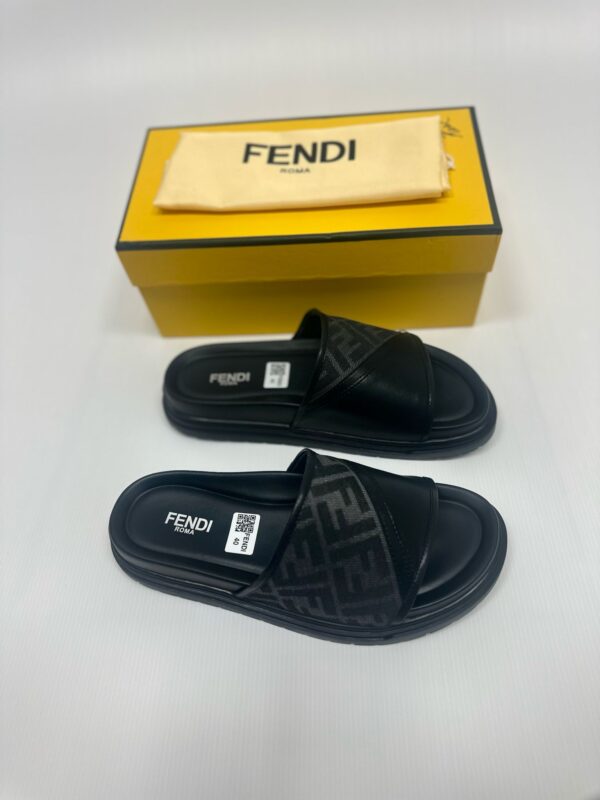 Sandalias Fendi