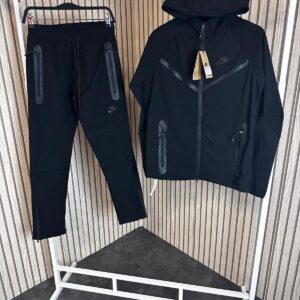 chandal nike tech 2025