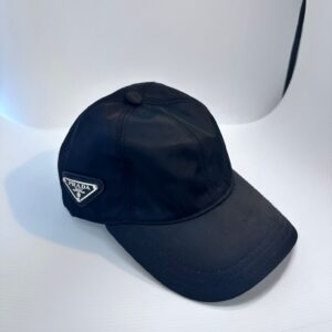 gorra prada