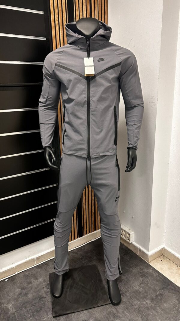 chandal nike tech